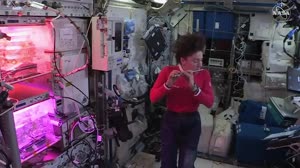 #AskNASA┃ HOW DO ASTRONAUTS USE THE POTTY IN SPACE?